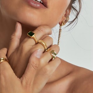 แหวนสไตล์ฝรั่งเศสย้อนยุคสุดหรูสำหรับผู้หญิง ทอง 18K สแตนเลสสตีล ลายบิดเกลียว ประดับเพชรซิร์คอน รูปทรงเรขาคณิต เหมาะสำหรับใส่ทุกวัน - Product Image 2