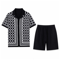 Completo da Uomo in Maglia con Pantaloncini, 100% Viscosa, Colletto Cubano Geometrico, Abbottonatura, Outfit Estivo da Resort, Commercio all'Ingrosso, OEM, Private Label