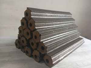 La biomasa comprimida Pini Kay produce un flujo de calor constante y robusto, perfecto para cocinar de forma limpia, calefacción doméstica y uso industrial. - Product Image 2