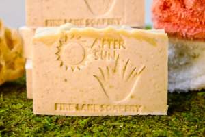 Savon apaisant naturel après-soleil à la calendula et aux huiles essentielles rafraîchissantes pour soulager et réparer la peau - Product Image 6
