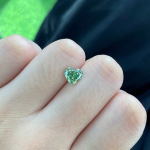 Messi Gems 1.35CT Diamant de laboratoire de couleur fantaisie vert intense SI1 taille cœur certifié IGI, diamant fantaisie de couleur cultivé en laboratoire - Product Image 2