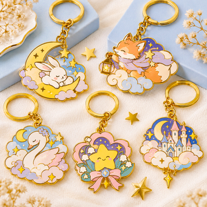 Porte-clés personnalisés en émail dur, animaux célestes oniriques, plaqués or, fabrication OEM ODM - Product Image 1