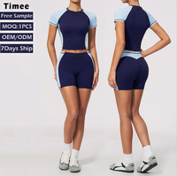 Ensemble de yoga pour femmes avec haut court à manches raglan et blocs de couleur, logo personnalisé, et short taille haute respirant pour la gym et l'entraînement
