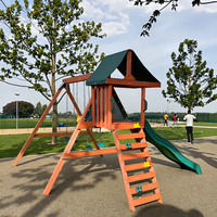 Ensemble de jeux pour l'extérieur, jardin, école, cour, toboggan, balançoire