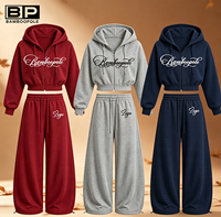 Ensemble deux pièces décontracté pour femme, streetwear automne-hiver, avec logo personnalisé : sweat à capuche court zippé et pantalon de survêtement capri à jambes larges