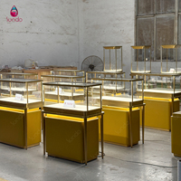 Présentoir de Bijoux en Verre Trempé à Cadre Doré Cannelé Personnalisé OEM Sundo Factory pour Vitrine de Magasin
