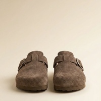 Sabots en daim de vache personnalisés OEM ODM avec semelle en liège, mules fermées à enfiler, pantoufles à boucle réglable, chaussures plates pour femmes et hommes