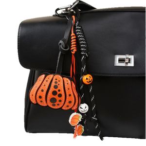 Breloque de sac créative en cuir PU double face en forme de citrouille, accessoire à thème Halloween, usine OEM/ODM sur mesure, pendentif tendance - Product Image 1