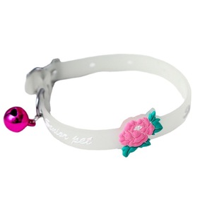 <span class=keywords><strong>Collier</strong></span> de <span class=keywords><strong>chat</strong></span> lumineux brillant petit <span class=keywords><strong>collier</strong></span> de chien Anti-perte <span class=keywords><strong>Fluorescent</strong></span> Silicone <span class=keywords><strong>chat</strong></span> cloche <span class=keywords><strong>collier</strong></span> accessoires pour <span class=keywords><strong>chat</strong></span> de compagnie - Product Image 5