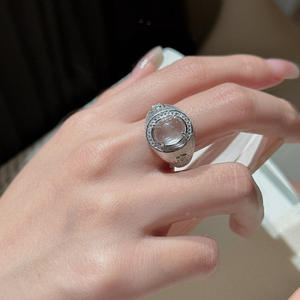 Anillo de Plata Pura S925 con Espuma de Agua y Jade, Estilo Vintage, Diseño de Nicho Simple y Moderno, Corte Ovalado con Forma de Diamante, Acabado Cepillado con Efecto de Huella Dactilar - Product Image 2