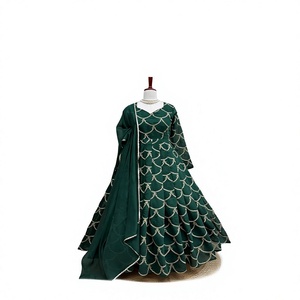 Salwar Kameez de Lujo en Verde Esmeralda con Piel Sintética, Bordado Dorado con Diseño de Conchas, para Bodas Indias, Fiestas Pakistaníes, Elástico - Product Image 1
