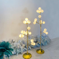 Lampadaire LED en forme de globe givré avec branches d'arbre et multiples boules, pour éclairage de chemin de mariage, décoration de fond de scène de banquet
