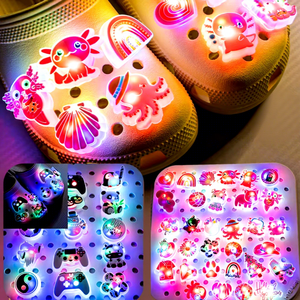 Phổ biến ánh sáng lên đêm 3D Phụ kiện thiết kế sáng Bling bán buôn Halloween LED làm tắc nghẽn trang trí LED giày quyến rũ - Product Image 1