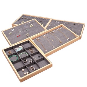 Présentoir à bijoux en bois de haute qualité, présentoir élégant pour bijoux - Product Image 1