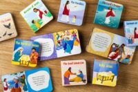 Bon prix conception personnalisée livre d'histoire relié au boîtier livre d'histoire biblique à couverture rigide avec service d'impression de boîte
