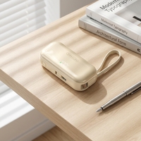 Power Bank Mini Portabel Lucu PD22.5W 5000mAh Bentuk Kapsul dengan Layar LED & Senter untuk Penggunaan Luar Ruangan