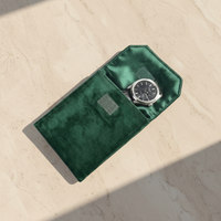 Pochette à bijoux en velours vert émeraude de qualité supérieure avec doublure en satin, logo personnalisé en feuille d'or, emballage en forme d'enveloppe pour montre ou cadeau