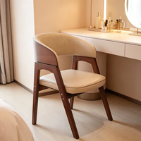 Chaise de salle à manger moderne de luxe légère en bois massif avec accoudoirs, dossier et assise en cuir pour la maison, les restaurants et les hôtels, noire