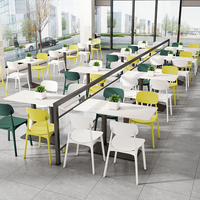 Vente flash, prix bas, ensemble table et chaises de restaurant, cantine, table en plastique durable, chaise en pierre frittée pour utilisation en cantine