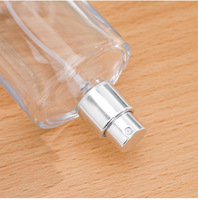 Flacon de parfum cylindrique de luxe en verre 55ML, fond en forme de montagne avec couvercle rond en forme de fleur or et argent