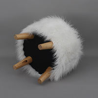 Pouf ottoman moderne personnalisé en fausse fourrure avec pieds en bois, confortable pour le salon
