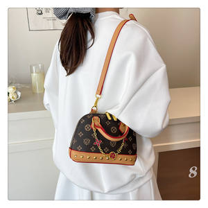 Bolso de Mano y Bandolera de Piel Sintética PU para Mujer, Diseño Versátil con Cadena y Estampado, Estilo Elegante para Fiestas, Moda 2025 - Product Image 3