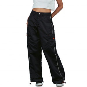 กางเกงขายส่งคุณภาพสูง ผ้าไนลอนอเนกประสงค์ทรงหลวมสำหรับผู้ชาย สไตล์สตรีทแวร์ กระเป๋าคาร์โก้ขนาดใหญ่ กางเกงไนลอนผู้ชาย - Product Image 2