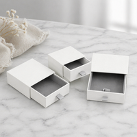 Fournisseur d'emballages de bijoux de Noël, boîtes cadeaux personnalisées avec logo, boîtes à tiroirs, boîtes en papier pour parfums et aromathérapie de Noël