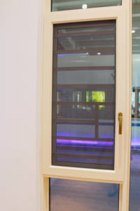 מודרני משרד כהה מסכי גיליון אבטחת גריל סגנונות לבן בטיחות בר מבודד זכוכית אלומיניום windows ודלתות עם ידיות - Product Image 3