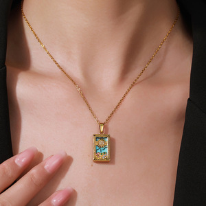 Collier vintage en acier inoxydable plaqué or véritable 18 carats, anti-ternissement, avec pendentif carte de tarot en zircon cubique effet goutte d'huile, chaîne de clavicule - Product Image 2