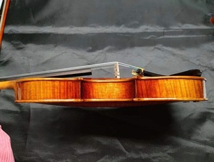 Violon artisanal 4/4 en bois européen avec manche flammé, son doux et clair, et étui en mousse - Product Image 5