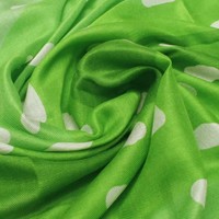 Écharpe carrée en laine de luxe de haute qualité pour l'hiver, avec des points et des franges, personnalisée pour femmes