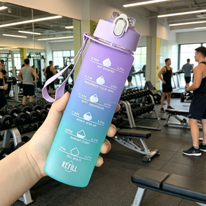 <span class=keywords><strong>ขวด</strong></span>น้ำกีฬาพลาสติกขนาด 750 มล. คุณภาพ<span class=keywords><strong>ส</strong></span>ูง ปลอด<span class=keywords><strong>ส</strong></span>าร BPA เป็นมิตรกับสิ่งแวดล้อม พร้อมฝาเกลียวและเชือก ความจุเยอะ <span class=keywords><strong>ร</strong></span>าคาถูก - Product Image 1
