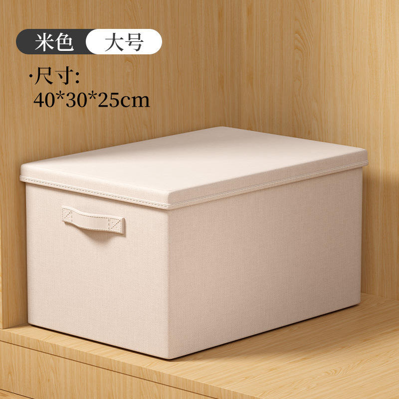 Tamaño mediano, color caqui claro, con capacidad para 10 camisetas o camisas.