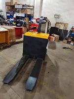 Transpalette Électrique Autoportée EVERLIFT HELI Rider 3000kg pour Terrains Accidentés et Entrepôts Industriels