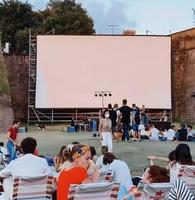 Écran de projection pliable de 250 pouces pour l'extérieur, grand écran de cinéma résistant au vent, tissu mat, montage facile, écran de projection pour événements en plein air