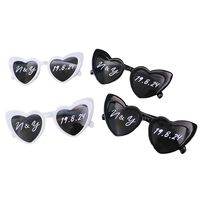 Lunettes de soleil personnalisées en forme de cœur avec monture violette, protection UV400, parfaites pour les cadeaux de mariage, les cadeaux de fête de fiançailles pour la mariée