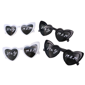 Occhiali da Sole a Forma di Cuore con Montatura Viola Personalizzata, Protezione UV400, Perfetti come Bomboniere per Matrimoni e Regali per Addii al Nubilato - Product Image 4