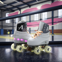 Vente directe d'usine de patins à roulettes extérieurs professionnels de haute qualité à deux rangées pour enfants Design agressif avec rouleau clignotant