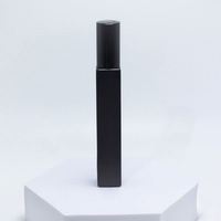 Flacon de parfum en verre carré plat de 10 ml vide avec bouchon à vis doré brillant sérigraphié et atomiseur pulvérisateur