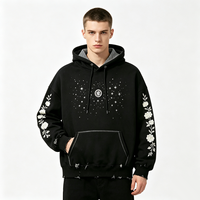 Sweat-shirt à capuche noir avec broderie florale sur les manches, panneau étoile en strass, ourlet déchiré, poche kangourou, style streetwear