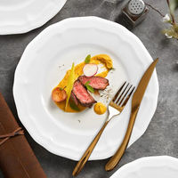 Assiettes de dîner en céramique blanche de style européen avec motif en dentelle en relief, ensemble de sous-assiettes blanches pour événements de mariage