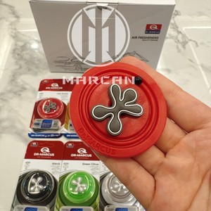 Désodorisant pour voiture Dr Marcus, en plastique rouge, parfum longue durée, pour l'intérieur du véhicule - Product Image 1