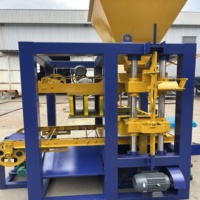 Machine à fabriquer des blocs hydrauliques QT4-24 pour les usines de matériaux de construction africaines