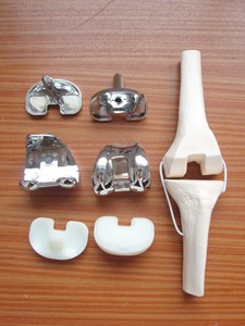 Hoogwaardig PVC afneembaar kunstmatig klein dubbel zilveren kniegewricht implantaat modelset medisch wetenschappelijk oefenmodel voor protheses - Product Image 3
