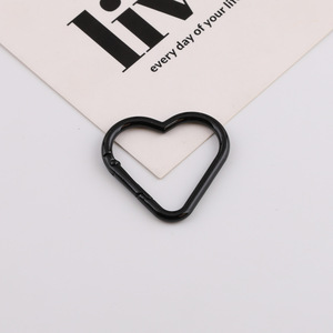 Mosquetón Metálico en Forma de Corazón Colorido de 44 mm, Accesorios Portátiles para Joyería DIY, para Bolsos, Llaveros y Ganchos para Mascotas - Product Image 2