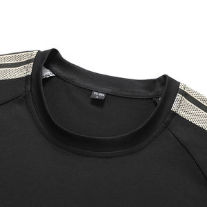 ชุดกีฬาผู้ชายผ้าซาตินแห้งเร็วสำหรับฤดูร้อน แขนสั้น คอสามแถบ สองชิ้น คุณภาพสูง แฟชั่น สวมใส่สบาย - Product Image 5