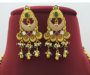 Conjunto de Collar Largo y Aretes con Acabado Dorado Mate Clásico de Calidad Premium para Compromiso y Boda para Mujer - Product Image 2
