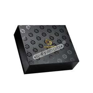 Confezione regalo di profumo di cartone rigido con chiusura magnetica con Logo rivestito UV di Design nero opaco personalizzato di fascia alta c4 con schiuma EVA