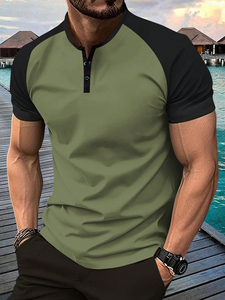 T-shirt pour <span class=keywords><strong>homme</strong></span> en vert olive et noir contrasté, col Henry, coupe ample, respirant, tricoté, 220 grammes, manches courtes, imprimé - Product Image 1